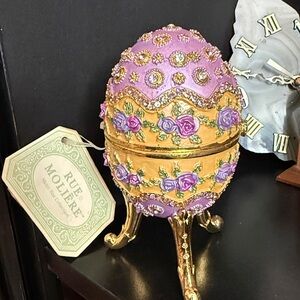 Adorable Easter egg decor locket music box